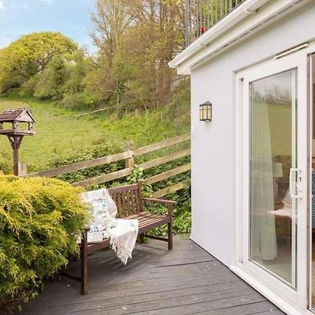 Cosy Beachfront Retreat With Stunning Sea Views & Free Access To A Local Indoor Pool Talland Eksteriør bilde