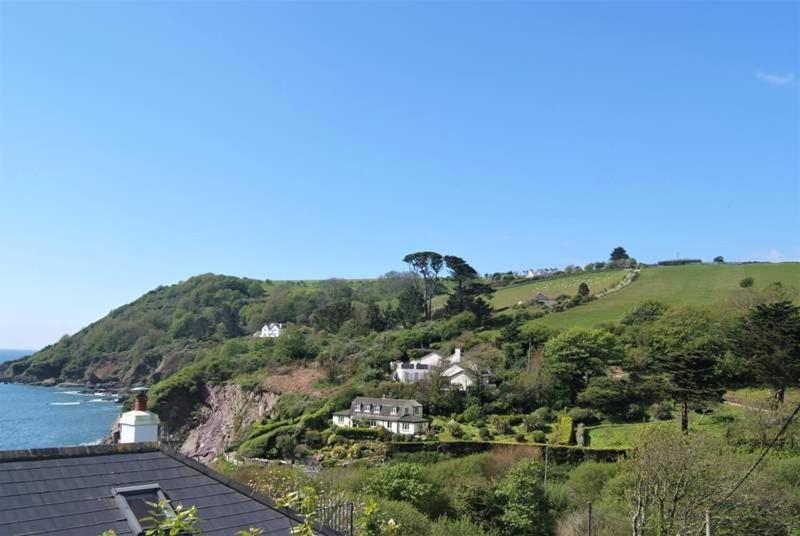 Cosy Beachfront Retreat With Stunning Sea Views & Free Access To A Local Indoor Pool Talland Eksteriør bilde