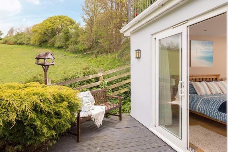 Cosy Beachfront Retreat With Stunning Sea Views & Free Access To A Local Indoor Pool Talland Eksteriør bilde
