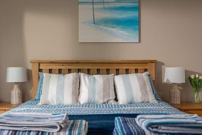 Cosy Beachfront Retreat With Stunning Sea Views & Free Access To A Local Indoor Pool Talland Eksteriør bilde