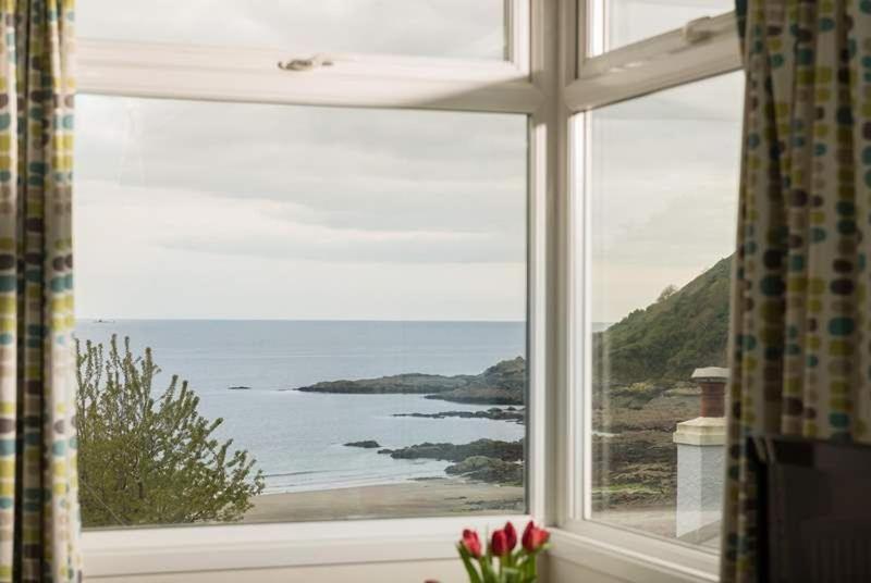 Cosy Beachfront Retreat With Stunning Sea Views & Free Access To A Local Indoor Pool Talland Eksteriør bilde