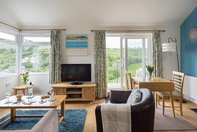 Cosy Beachfront Retreat With Stunning Sea Views & Free Access To A Local Indoor Pool Talland Eksteriør bilde