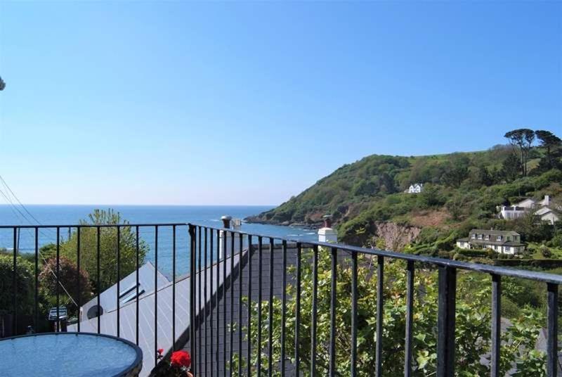 Cosy Beachfront Retreat With Stunning Sea Views & Free Access To A Local Indoor Pool Talland Eksteriør bilde