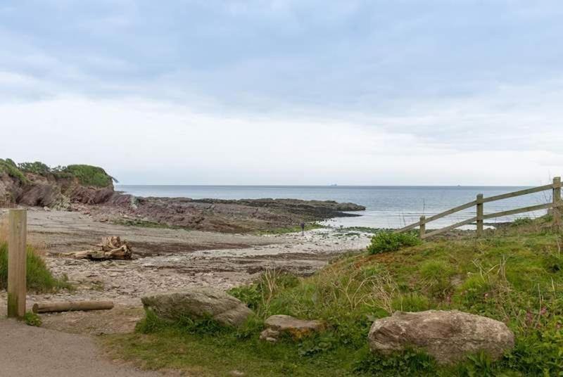 Cosy Beachfront Retreat With Stunning Sea Views & Free Access To A Local Indoor Pool Talland Eksteriør bilde