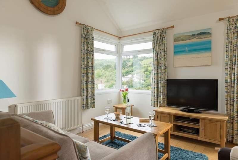 Cosy Beachfront Retreat With Stunning Sea Views & Free Access To A Local Indoor Pool Talland Eksteriør bilde